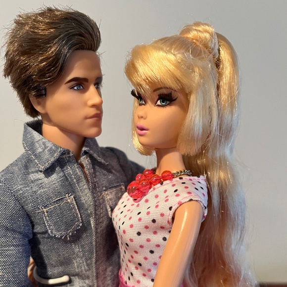 Barbie Doll HTF 2008 Pop Life Barbie Blonde, Gold Label, Limited Edition - Picture 4 of 9